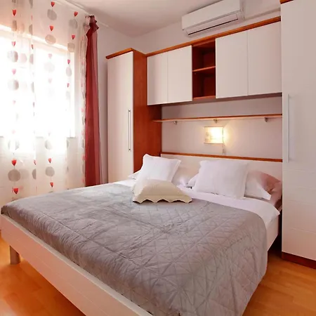 Semper - Heated Pool Apartment Bol