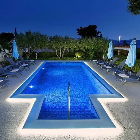 Semper - Heated Pool * بول