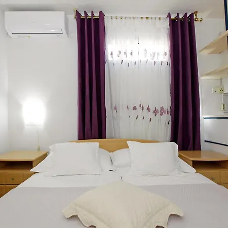 Semper - Heated Pool Apartment *