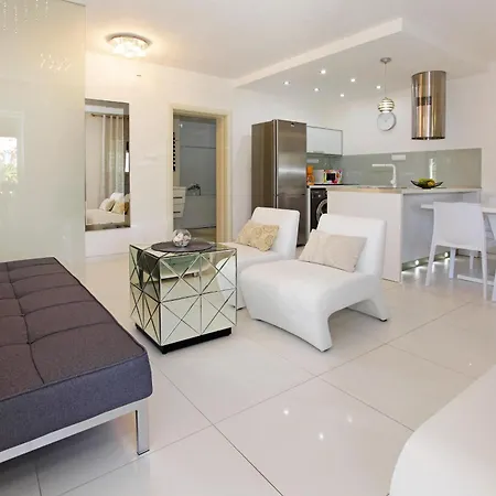 Semper - Heated Pool Appartement *