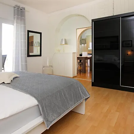 Appartement Semper - Heated Pool Bol