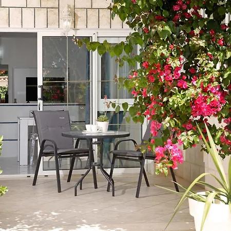 Semper - Heated Pool Appartement *